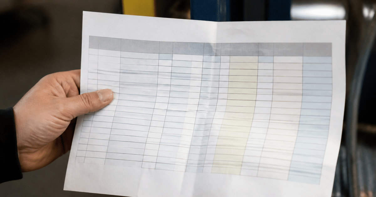 Document papier affichant tableau comparatif salaires secteur metallurgie