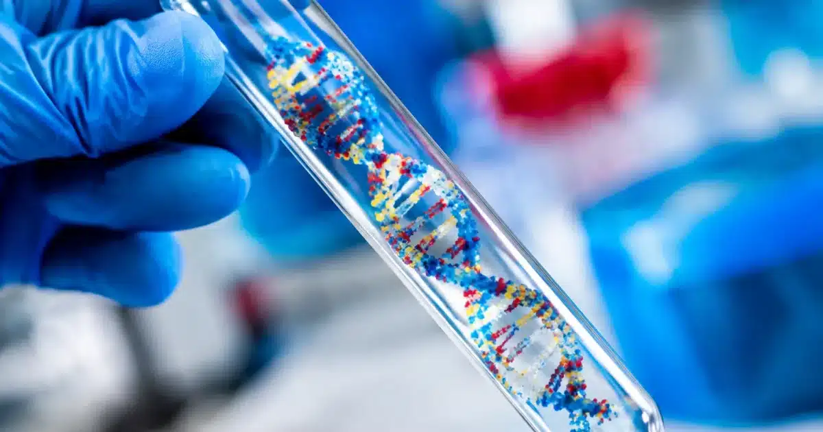 Molecules d'ADN alignees dans un tube laboratoire transparent