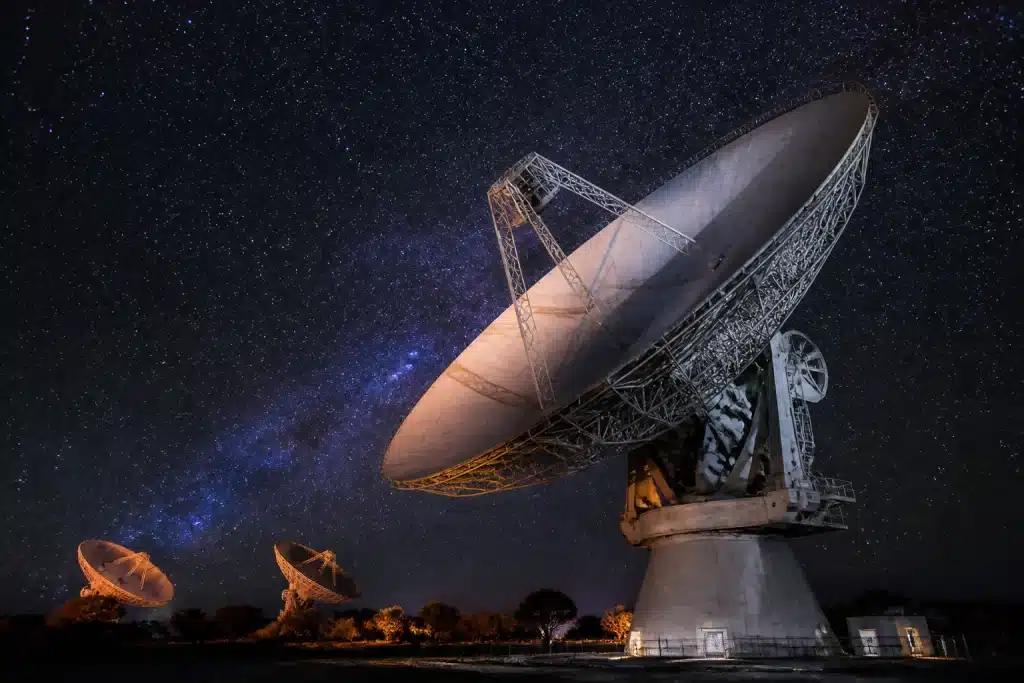 Telescope scan detecting distant galaxies radio signals