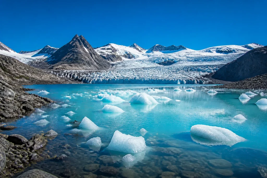 Lacs bleus clairs glaciers groenlandais jour ete soleil