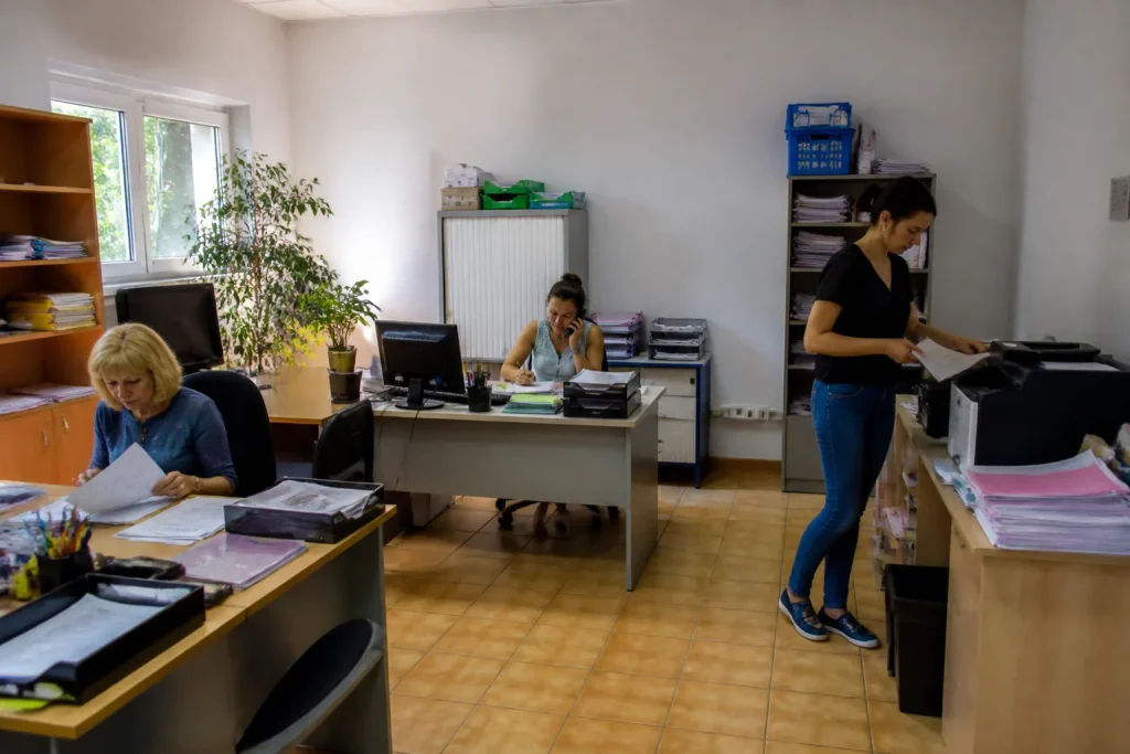 Mairie rurale bureaux modestes personnel ressources reduites