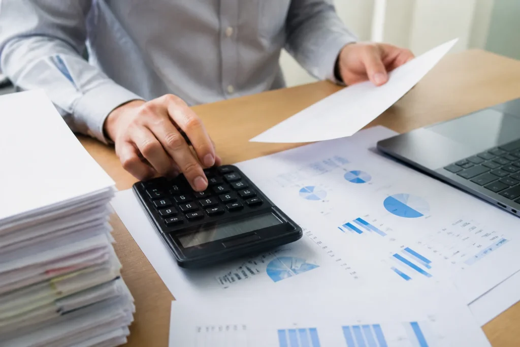 Document fiscal revenus chiffres calculatrice table bureau calcul