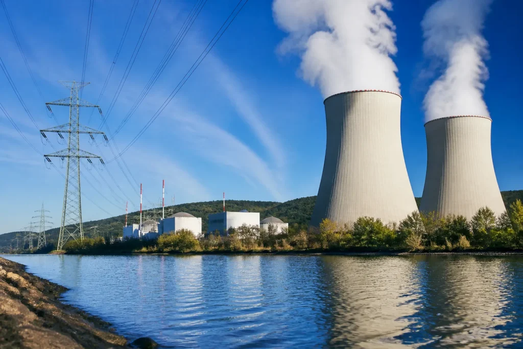 Reacteur nucleaire et lignes de transmission electrique